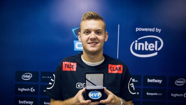 PGL Astana 2025 总决赛在巅峰时段吸引了 920,000 名观众