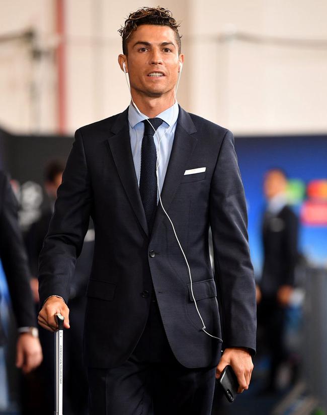 银河的独特技能，圣僧，在团队战中踢了元神，一击杀死阿卡丽，赢回了一局